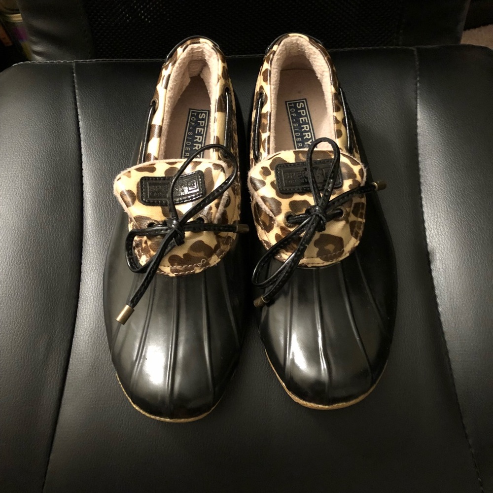 Gently worn sperry topsiders - duck style